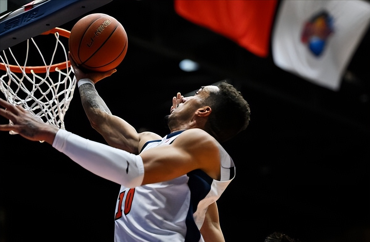 开云体育app官网-小猫抢镜+28分大胜,广东队送对手17连败,3号醒了2号却迷失了