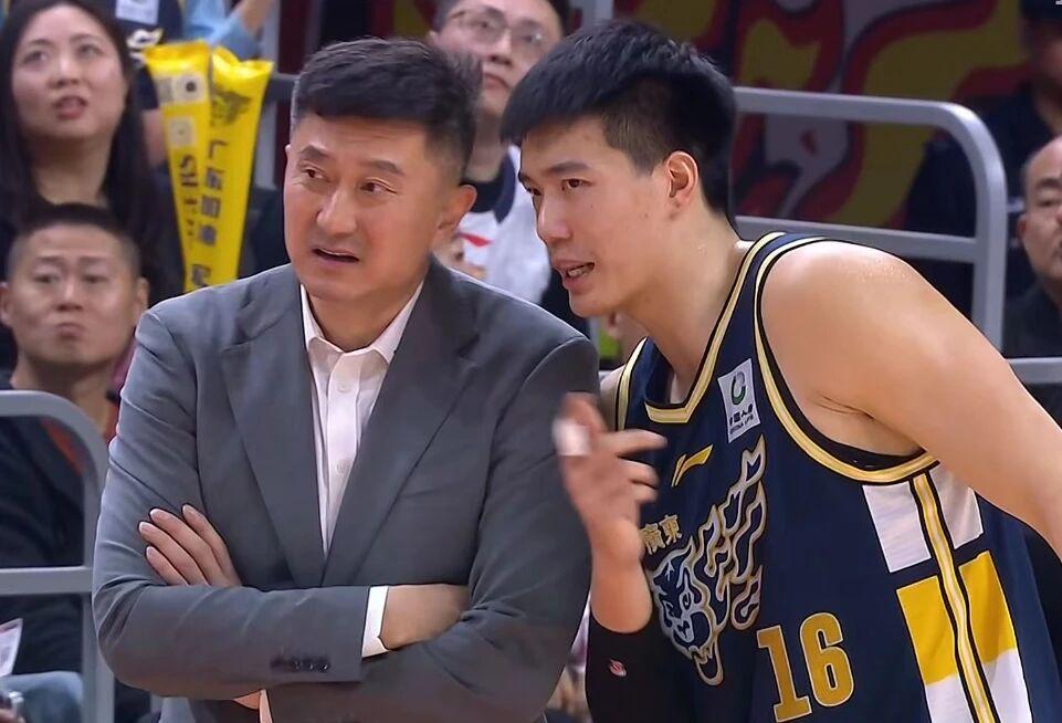开云app-广东男篮遭遇双重打击，焦泊乔常规赛报销，签新大外援的事也黄了